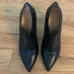 INEZ Marisol 90 black low cut heeled boot size 9 1/2